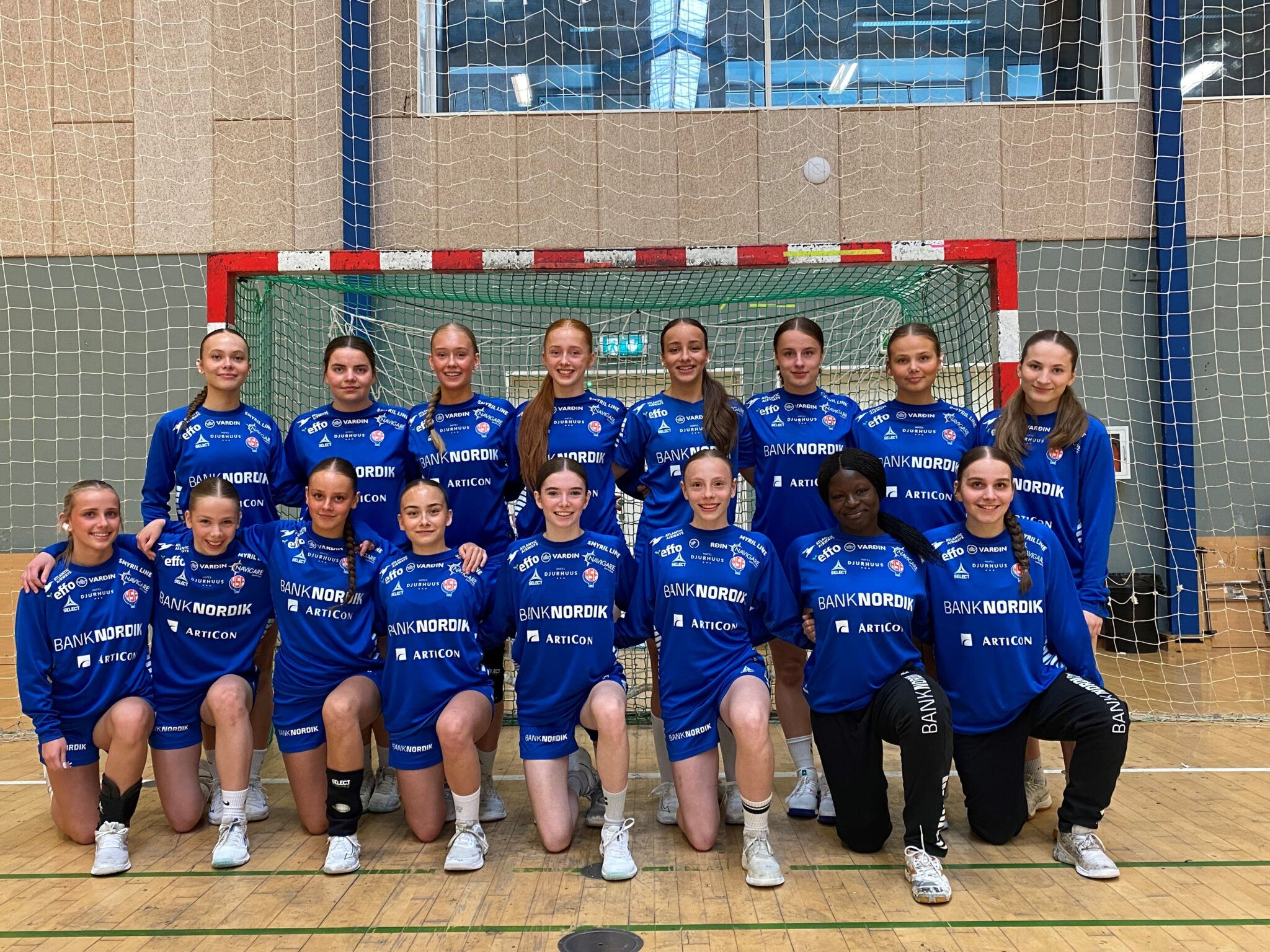 Elinborg og Dinna við U16 landsliðnum til Gøteborg